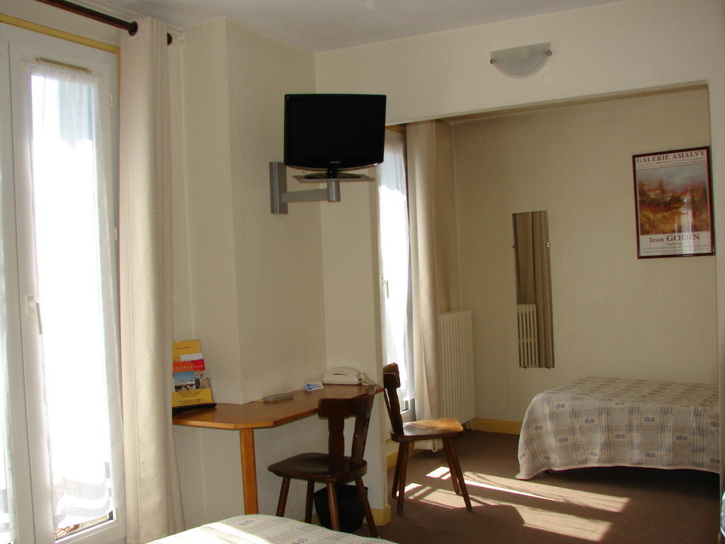 Hotel De Paris Et Des Voyageurs Valence  Extérieur photo